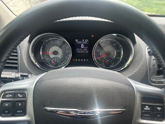 CHRYSLER TOWN & COUNTRY 3,6 L V6 211kw 118416km 7 míst 2012 - 5