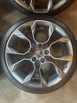 ALU Kola ŠKODA 5x112 R19 X-TREM Zánovní Letní Pneu 225/35/19 - 5