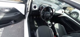 Toyota Aygo 1.0vvti výbava X-play, navi, park kamera - 5