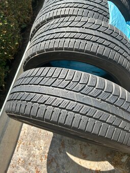 Zimní pneu SUV 235/44 R20 - 5
