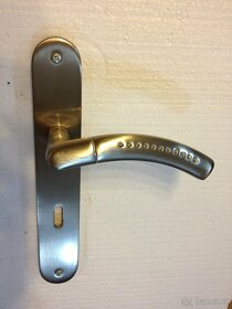 Dveřní klika / kování, stříbrná mat, rozteč 72mm /3ks - 5