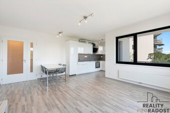 Pronájem bytu 2+kk 66 m², OV, Praha 9 – Vysočany - 5