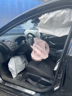 Prodám nepojízdný FORD mondeo - 5