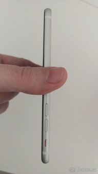 iPhone SE 64GB - 5