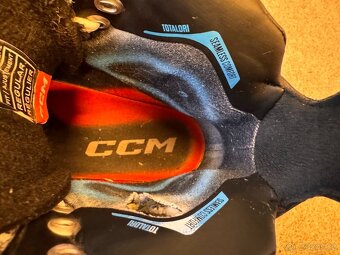 BRUSLE CCM JETSPEED FT6 VEL. 44/8,5D - 5