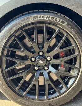 Ford Mustang 5.0 V8 GT - 5
