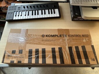Native Instruments Komplete Kontrol M32 MIDI keyboard - 5
