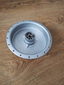 Prodám krásný střed kola Jawa pérák 250 Janeček 150mm - 5