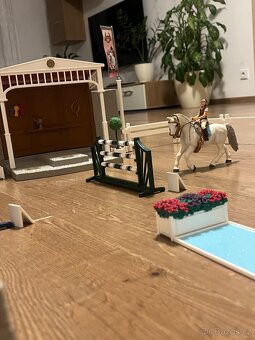 Schleich - velké parkurové závodiště - 5