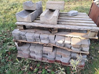 Zbytky zámkové dlažby, různé druhy - za odvoz - 5