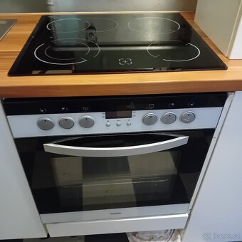 Moderní kuchyňská linka včetně trouby - 5