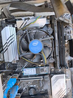 Zbytky po tezbe 2x zdroj, ssd, intel pentium g6400 - 5