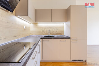 Pronájem bytu 2+kk, 61 m²,ul. A. Petrofa, Hradec Králové - 5
