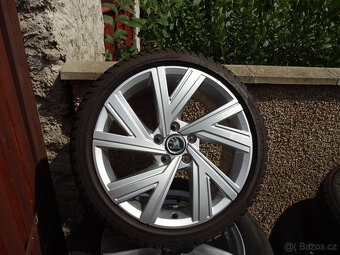 Golf (octavia III) - zánovní zimní alu kola Bergamo 18" ET5 - 5