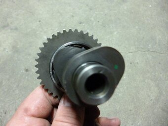 Peugeot Metropolis 400i. Vačková hřídel. Od 2013 - 5