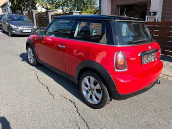 Mini Cooper 1.6 i 88 kw . Výborný stav - 5