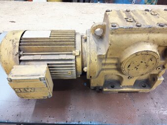Elektromotor s převodovkou - 5
