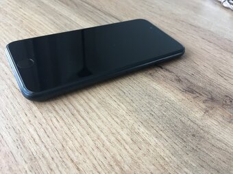 Apple IPhone SE 2022, 128GB, černý - 5