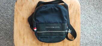 Stylová pánská crossbody taška Tommy Hilfiger - 5
