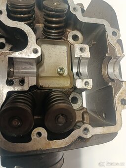 Prodám hlavu na Suzuki DR 650 - 5