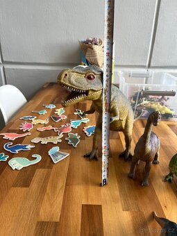 Sada různě velkých dinosaurů - 5