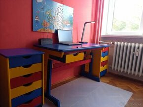 Masivni dětský psací stůl + 2 x úložné skříňky - 5