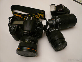 Nikon D300s s objektivy a bohatým příslušenstvím + Nikon F50 - 5