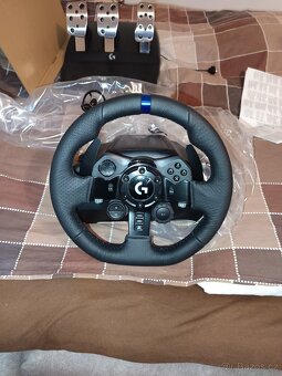 Logitech G923 Racing Wheel and Pedals (PS5/PS4/PC) - 5
