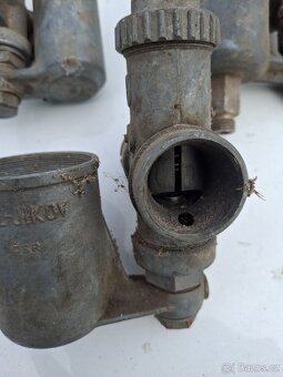 ČZ , karburátory , brzdový štít kola. Predvalka. Válka. - 5