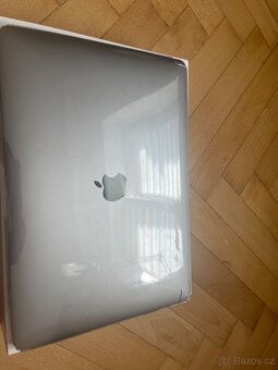 Apple Macbook Air 2019 Intel i5 256 GB SSD - hezký - 5