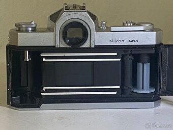 Nikon FTN Nikomat + Nikkor-H 50mm f/2 - 5