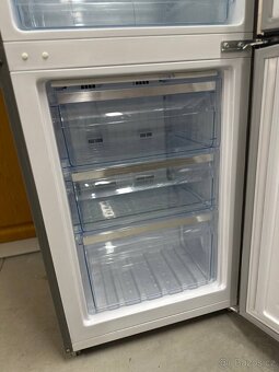 Lednice s mrazákem Amica - 5