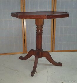 Mahagonový odkládací stolek - 5