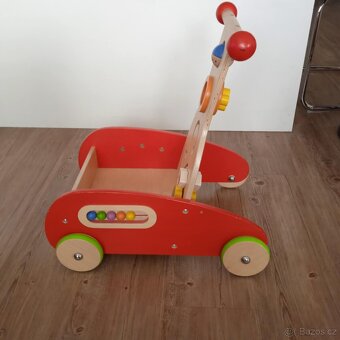 Dětské dřevěné chodítko HAPE - 5