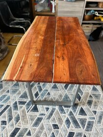 Masivní jídelní stůl - 5