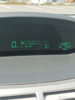 Toyota Yaris 2 - 5