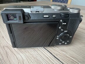 Sony A7C II + druha Sony Baterie + Nabijecka - 5