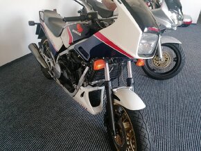 Honda VF 750 F - 5