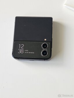 Samsung Galaxy Z Flip 4 - 5