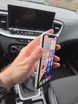 Apple iPhone Xr 64GB White - baterie 81% - 5