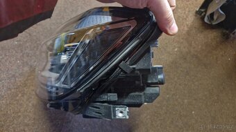 Leve predni svetlo vw touran III 5tb941081d - 5