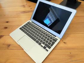 Bundle: iMac + Macbook + 4x iPhone + Airport + ATV + přísluš - 5