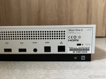 Xbox one S 500 GB + ovladač + 6 her - 5