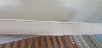 Dětská postel s roštem a matrací. - 5