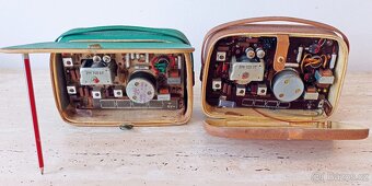 Dvě stará přenosná tranzistorová rádia T58 z roku 1958 - 5