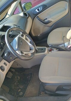 Ford Fiesta 1,6i AUTOMAT 2015 - 5