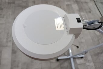Kosmetická lampa s lupou - 5