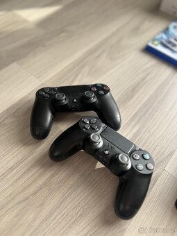 PlayStation 4 slim - 5