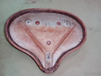 Sedlo Jawa Pérák - 5