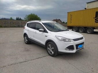 Ford Kuga , r.v. 2015, 4x4 - 5